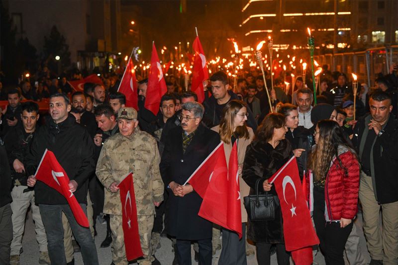 Van’da ‘fener alayı’ coşkusu