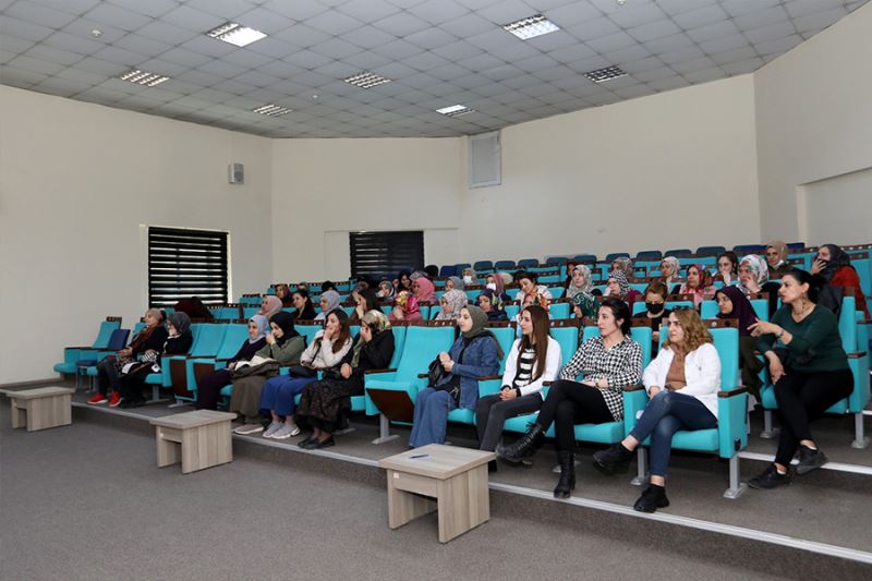 Büyükşehir’den ‘Bilinçli medya kullanımı’ semineri